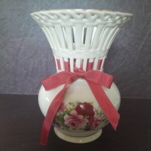 VTG "Formalities"  Victorian Lattice Vase